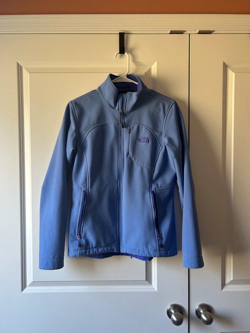 The North Face Powder Blue Fleece Jacket - Women’s medium - M